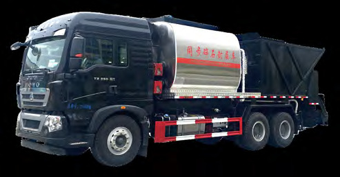 SINOTRUK HOWO 6x4 Synchronous Chip Seal Truck