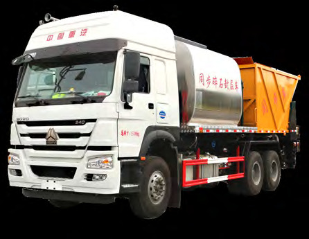 SHACMAN Delong 8x4 Synchronous Chip Seal Truck